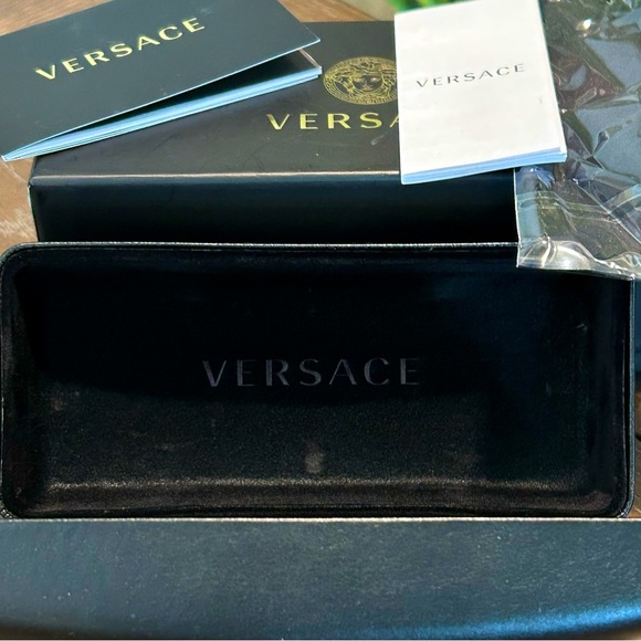Versace Sunglass Case and Box w/ cards + cleaning cloth - Picture 3 of 7